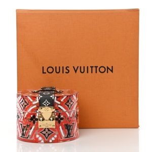 AUTHENTIC. LV monogram scott box. Great condition. Scarf was sold separately